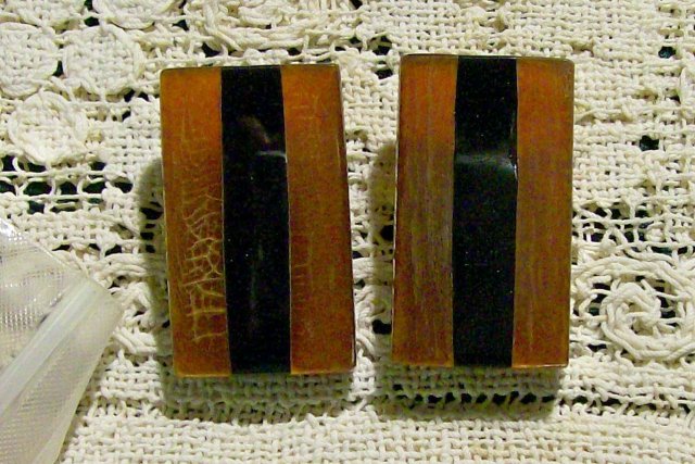 1950s Bakelite Earrings Rootbeer & Black Rectangle Clip-On