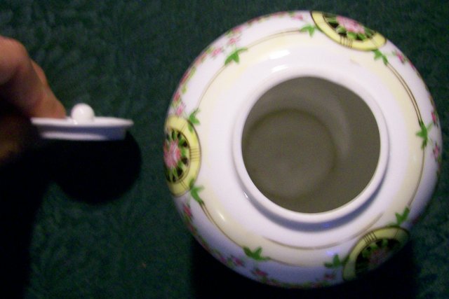 Noritake Nippon Porcelain Hand-painted Jar Medallion w/Roses 4