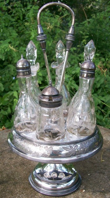 Meriden Silverplate Victorian 6-Bottle Castor Set