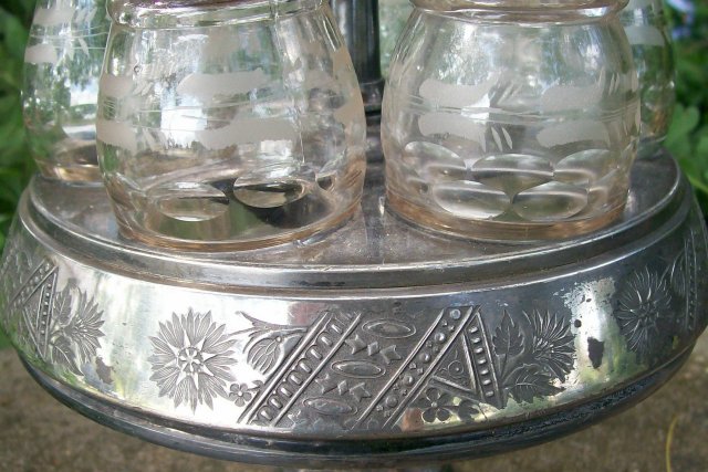 Rogers & Brothers Victorian Silver-Plate Castor Set: 6 Bottles with Holder