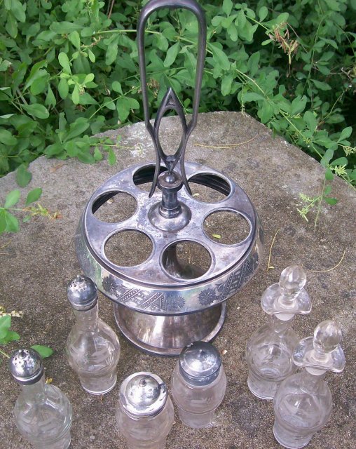Rogers & Brothers Victorian Silver-Plate Castor Set: 6 Bottles with Holder