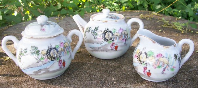 Geisha Girl Teapot/ Creamer/ Sugar: Water Wheel/ Mill