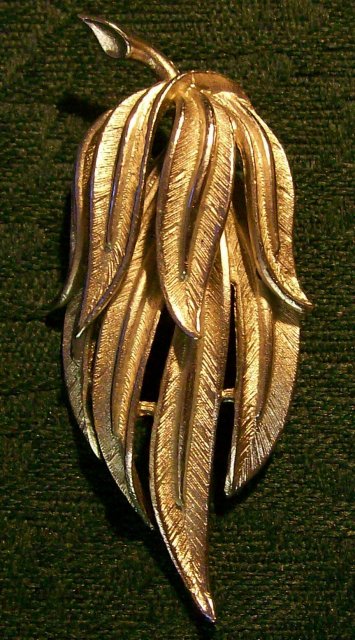 Coro Brooch/Pin: Silvertone Leaf Bunch