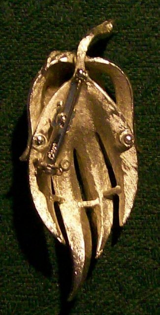Coro Brooch/Pin: Silvertone Leaf Bunch