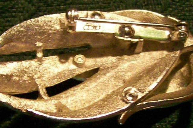 Coro Brooch/Pin: Silvertone Leaf Bunch