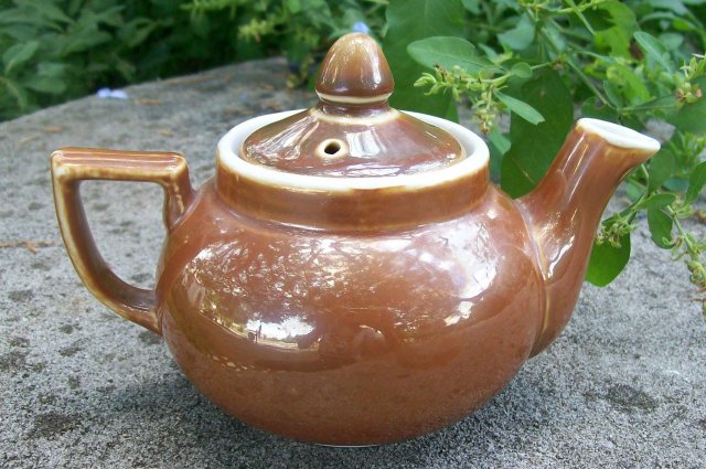 Fraunfelter China Teapot: Zanesville Ohio Brown Glaze Restaurant Ware
