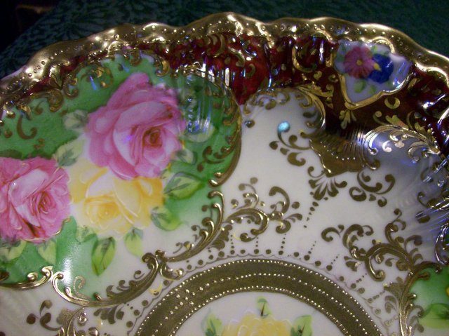 Royal Kinran Nippon Bowl: Roses & Gold