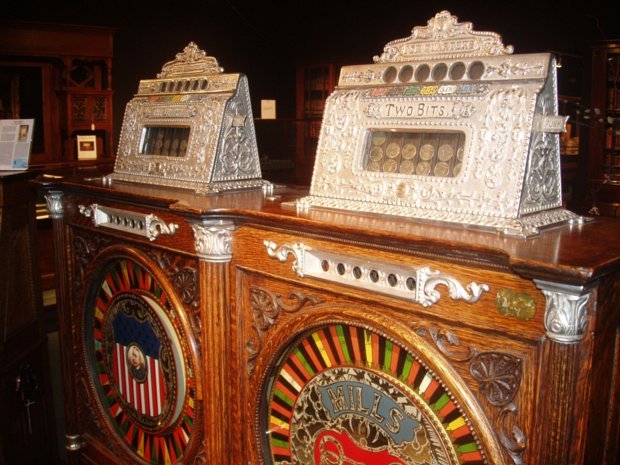 Mills Double Dewey Slot Machine