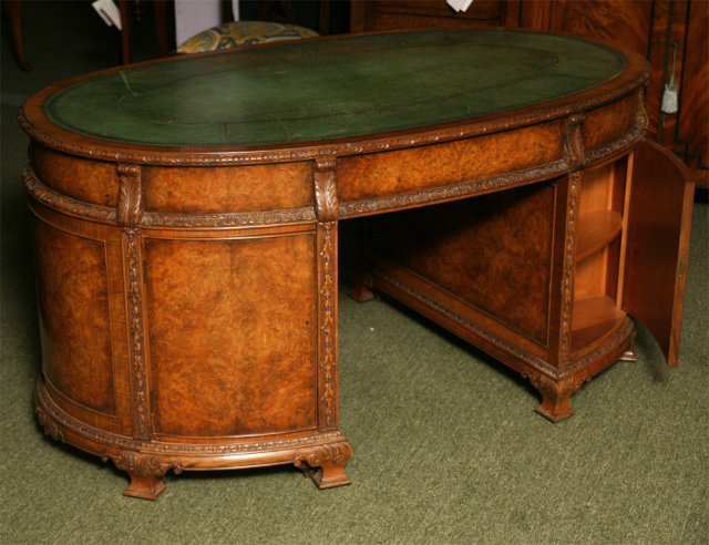 An English Oval / Elipse Shaped Partners Desk