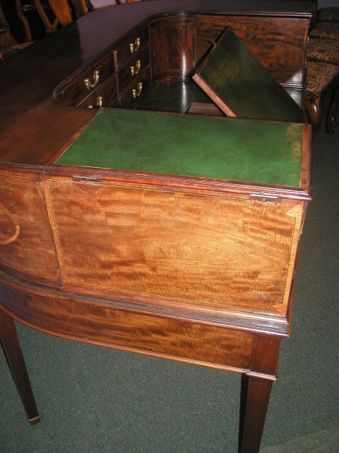 An English Late 19th Century Carlton House Desk in Mahogany