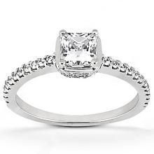1.86 Carats diamonds & gold solitaire ring with accents