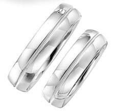 Wedding band set of 2 his and her platinum