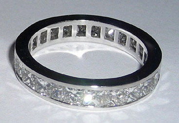 2.5 carats Band with princess cut diamonds
