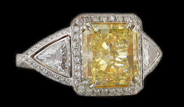 2.75 cts. diamond ring Yellow canary fancy diamond ring