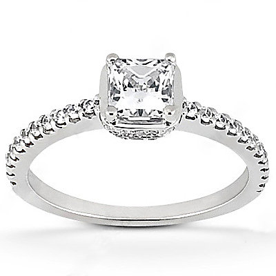 1.86 Carats diamonds & gold solitaire ring with accents