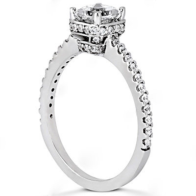 1.86 Carats diamonds & gold solitaire ring with accents