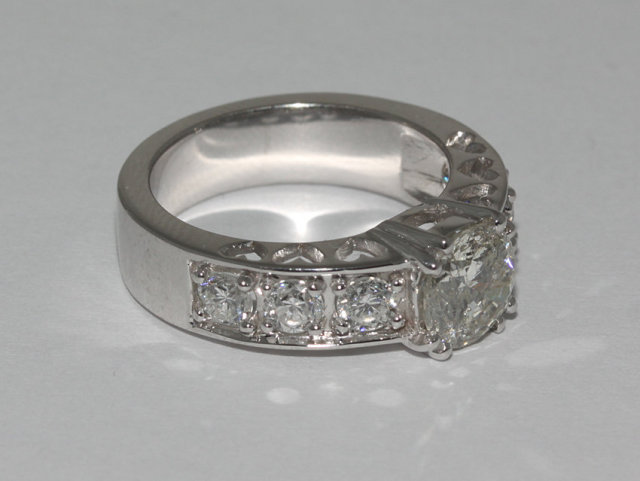 2.40 carat round sparkling diamonds ring white gold new