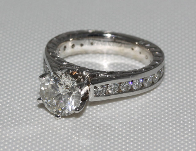Sparkling diamonds 2.75 ct. solitaire ring with accents