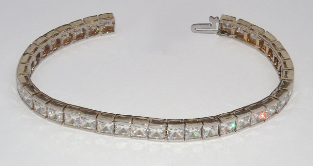 16.57 ct PRINCESS DIAMOND TENNIS BRACELET WG CUSTOMIZED