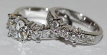 Round diamonds engagment ring & band set gold white