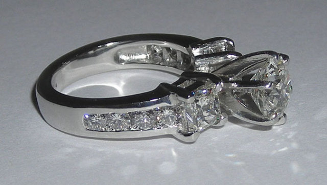 5.01 carats gold diamond ring real genuine diamonds