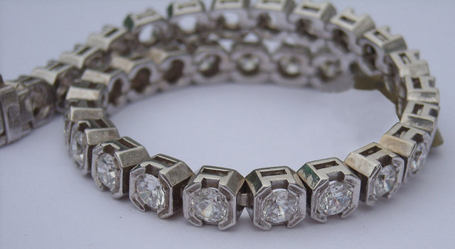 15.85 carats VS DIAMOND half bezel new TENNIS BRACELET