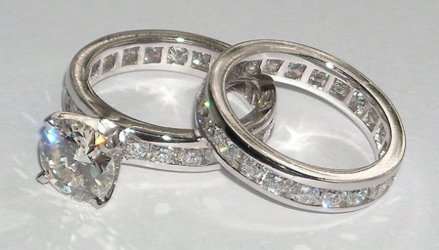 6.01 carats diamond engagement ring and band set