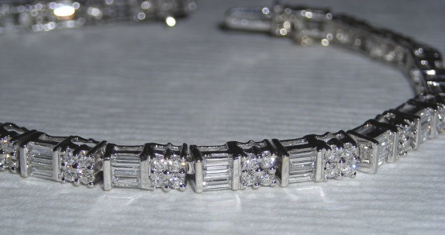 4 carats diamond tennis bracelet white gold baguettes