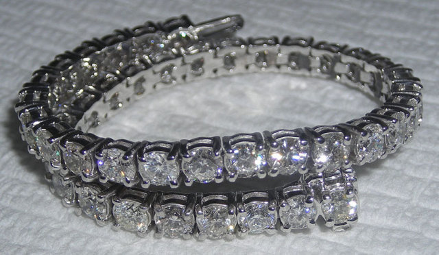 TENNIS BRACELET 14 carat DIAMONDS sparkling white gold