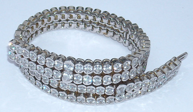 24.5 carats carpet diamond tennis bracelet round bezel