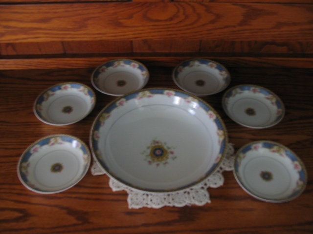 HAVILAND LIMOGES BERRY BOWL SET