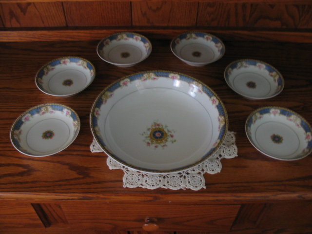 HAVILAND LIMOGES BERRY BOWL SET