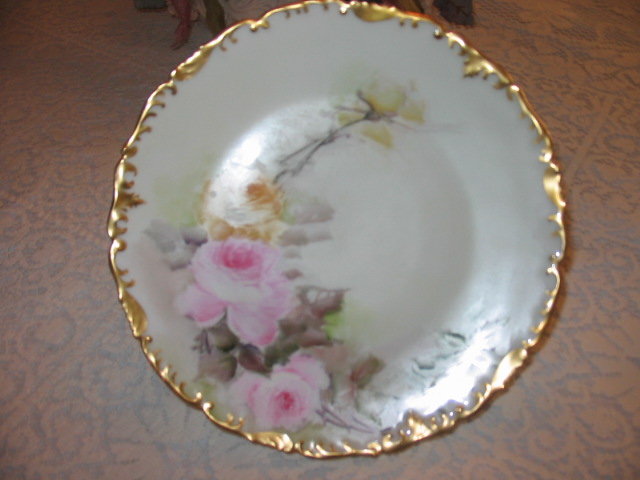 T & V LIMOGES PLATE WITH ROSES