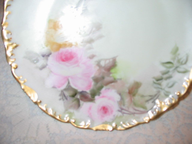 T & V LIMOGES PLATE WITH ROSES