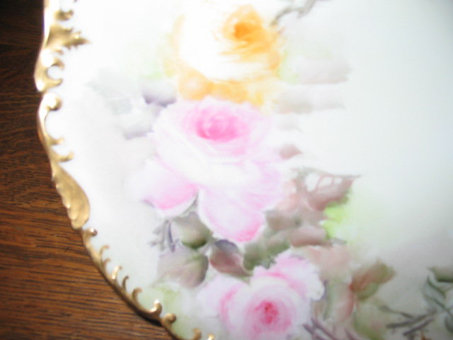 T & V LIMOGES PLATE WITH ROSES