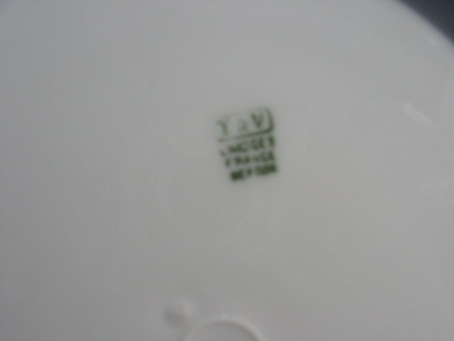 T & V LIMOGES PLATE WITH ROSES