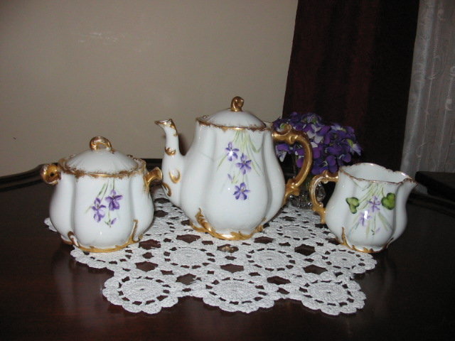 EARLY HAVILAND H. P. TEA SET