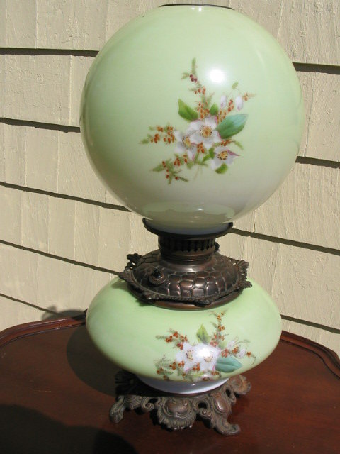 ANTIQUE GONE WITH THE WIND LAMP