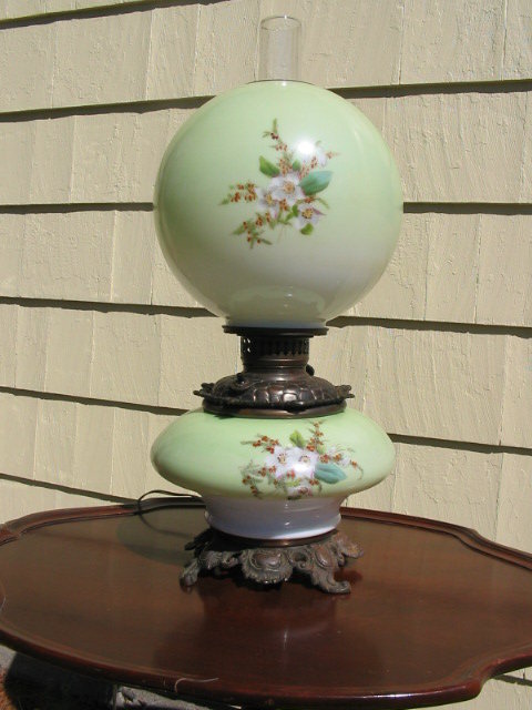 ANTIQUE GONE WITH THE WIND LAMP