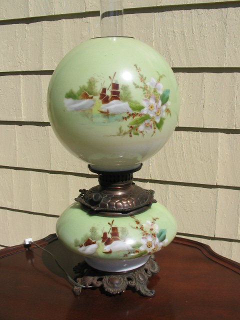 ANTIQUE GONE WITH THE WIND LAMP