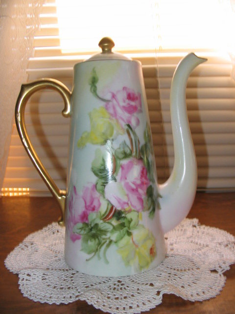 T & V LIMOGES H. P. ROSES TEA POT