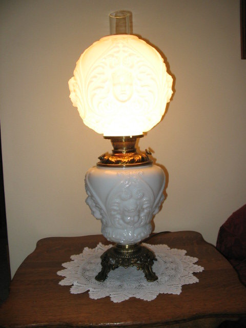 ANTIQUE CHERUBS GONE WITH THE WIND LAMP