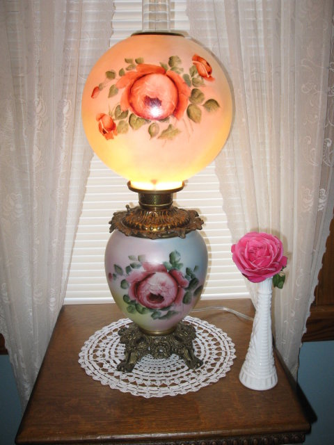HAND PAINTED ROSES GWTW LAMP