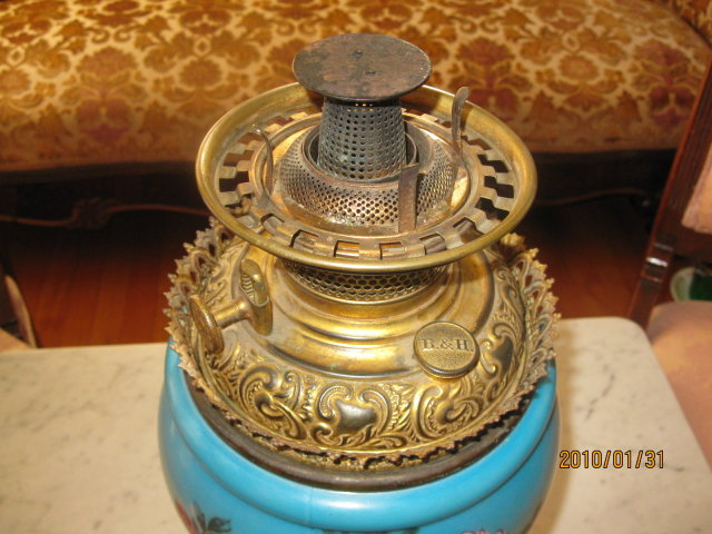 Bradley and Hubbard Roses GWTW Lamp