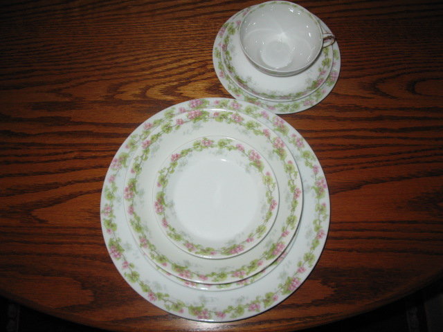 ANTIQUE LIMOGES DINNER SET