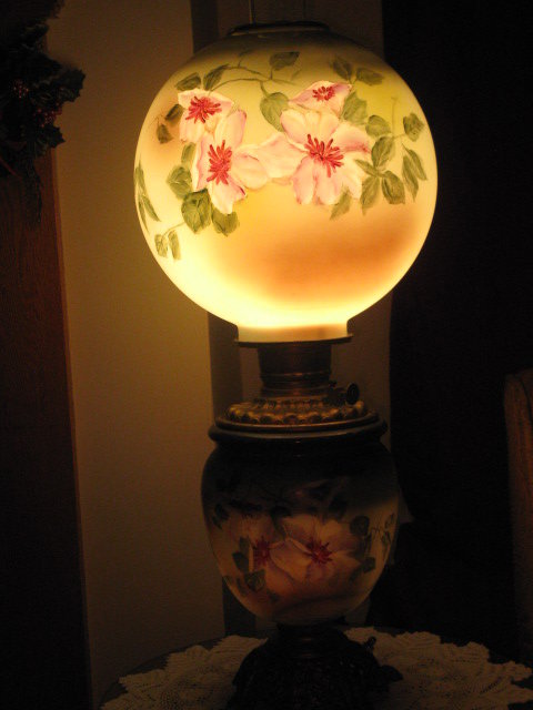 Lg. Hand Painted Gone with the Wind Lamp