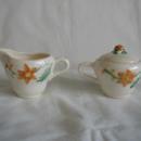 Star-like flower pattern Creamer and sugar