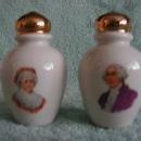 George and Martha Washington Souvenir Shakers