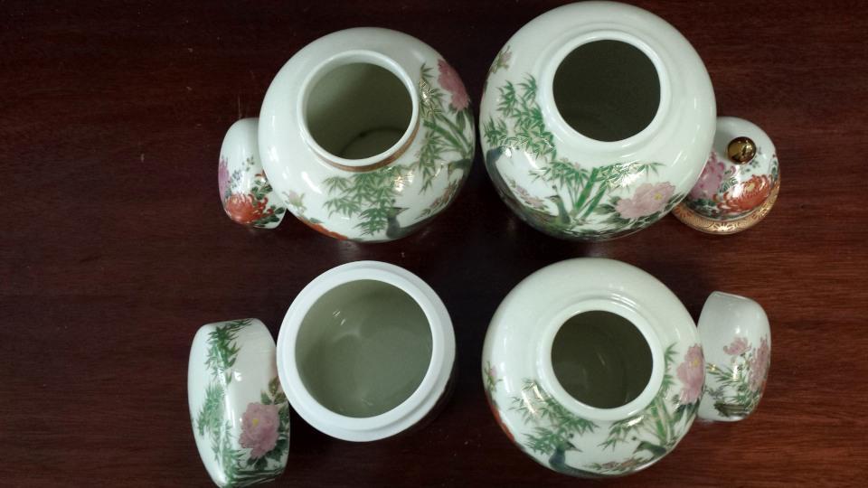 8 Piece Set Antique Fine Japanese Porcelain Ginger Jar Set