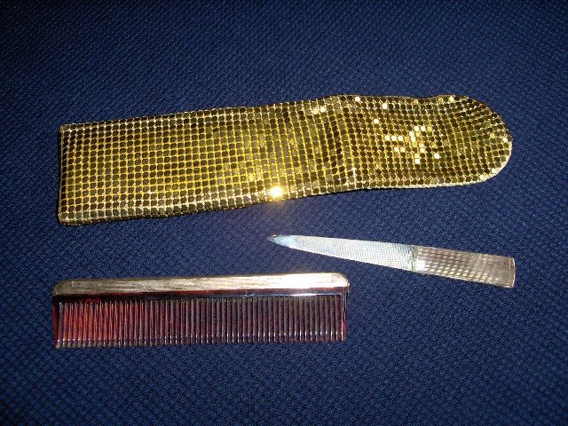 Case /w Comb & Nail File
